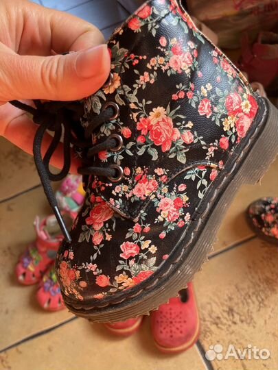 Пакетом сандали туфли кроссовки р. 22, 23,25,27