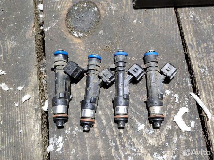 Топливная форсунка рампа Рено Renault Логан Logan