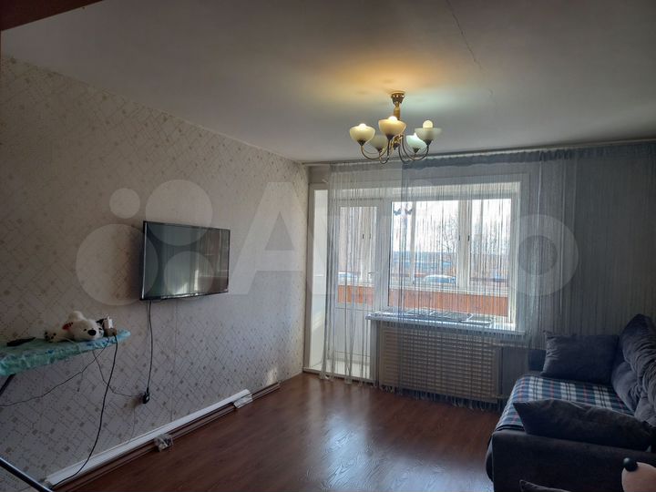 2-к. квартира, 52 м², 1/10 эт.