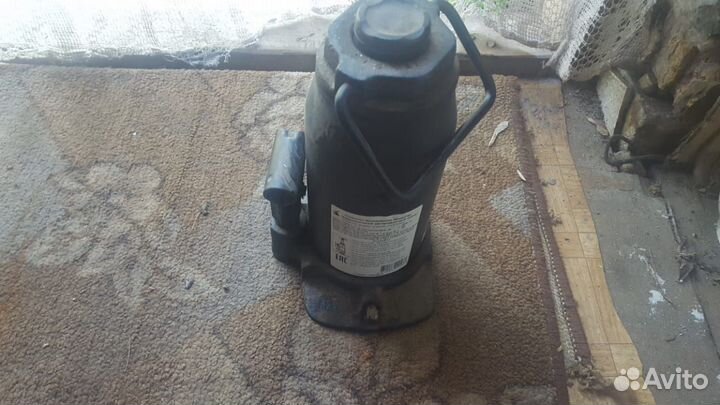 Домкрат 10т Новый