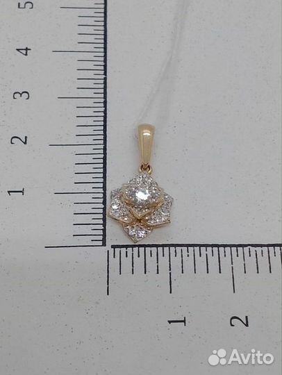 Золотая подвеска с камнем