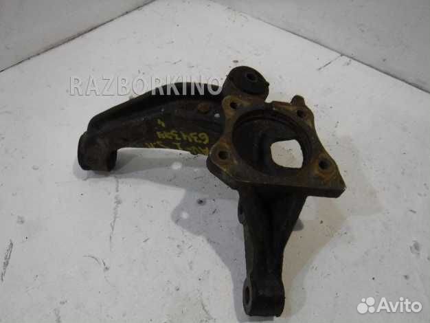 Кулак задний левый Тойота