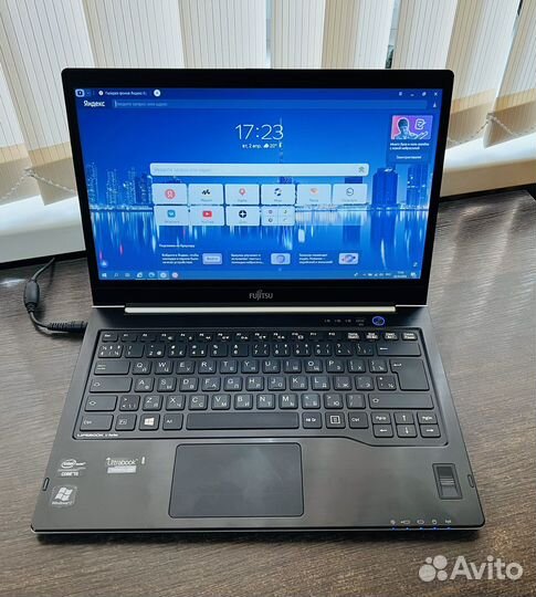 Ultrabook Fujitsu U772 - i5 4Gb ram Wind10