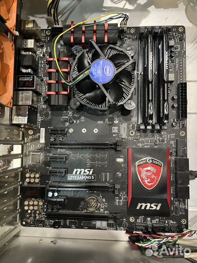 Материнская плата с процессором и памятью