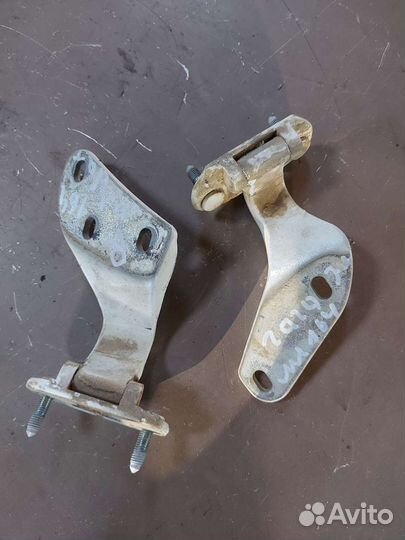 Петля крышки багажника на Mercedes ML GL 164