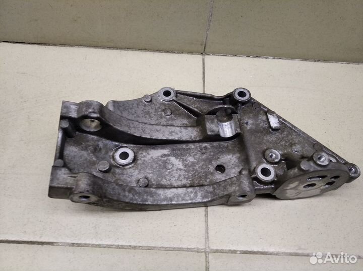 Кронштейн генератора Kuga 2008-2012