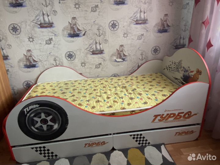 Детская кровать машина с матрасом
