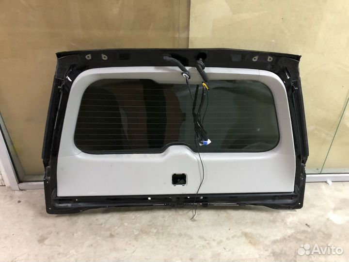 Крышка багажника в сборе Land Cruiser 200 16-21