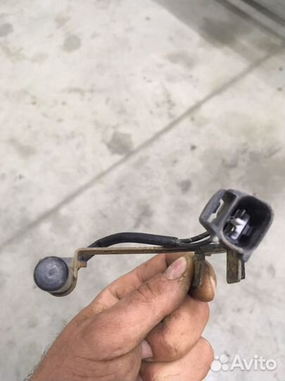 Датчик температуры тойота краун 141-145 кузов