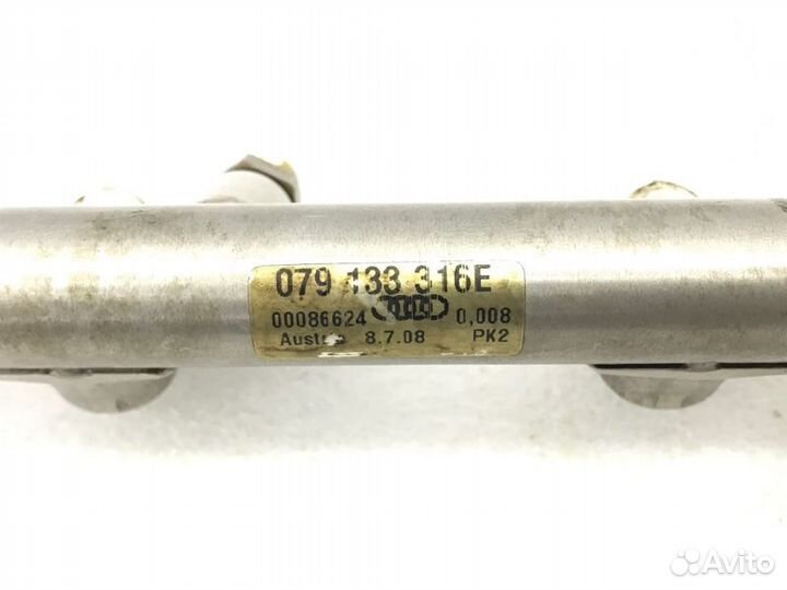 Топливная рейка передняя правая Audi A8 D3 BVJ