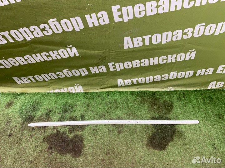 Молдинг двери передний правый Kia Clarus FE