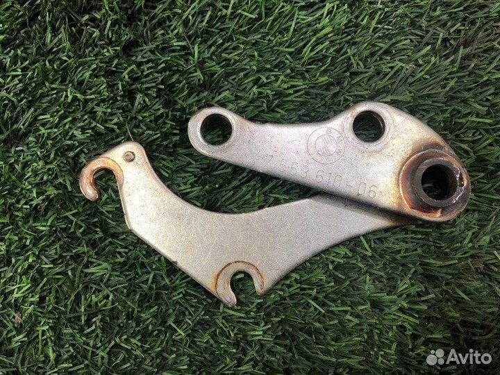 Кронштейн катализатора Bmw 3 E90 N54B30 2006