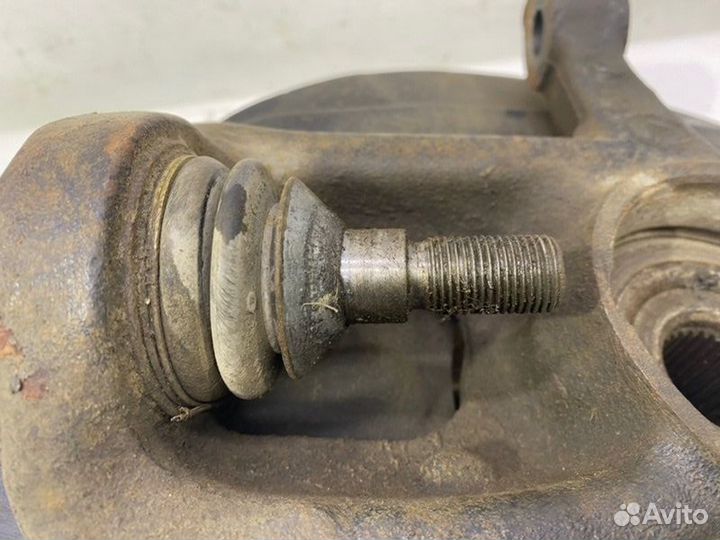 Кулак поворотный передний правый Mercedes-Benz