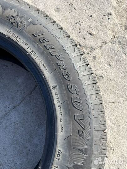 GT Radial Champiro IcePro 3 SUV 215/65 R17 99T