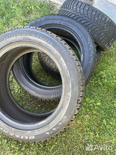 Bridgestone Blizzak Spike-01 215/55 R17