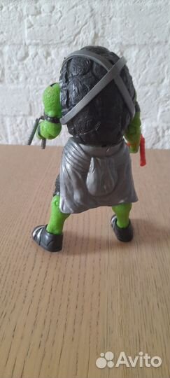 Фигурки черепашки ниндзя и Эйприл О Нилл