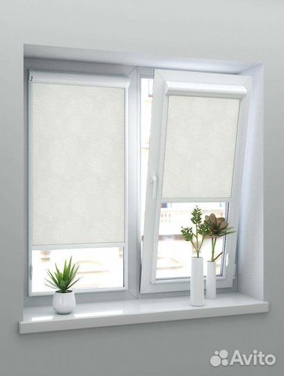 Рулонные жалюзи Уни-2 Орбита блэкаут белый