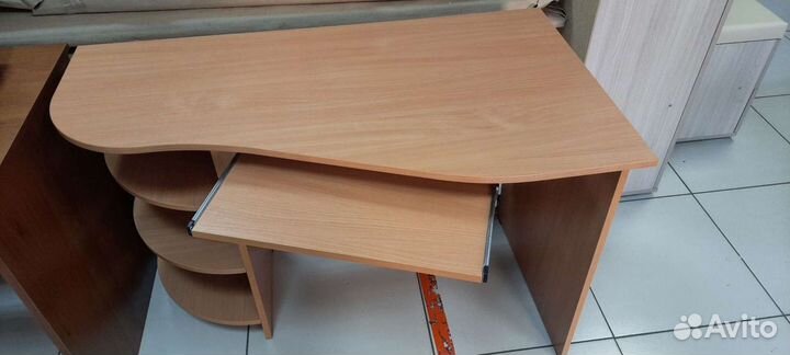 Компьютерный стол маленький