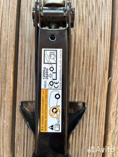 Домкрат Mitsubishi Outlander