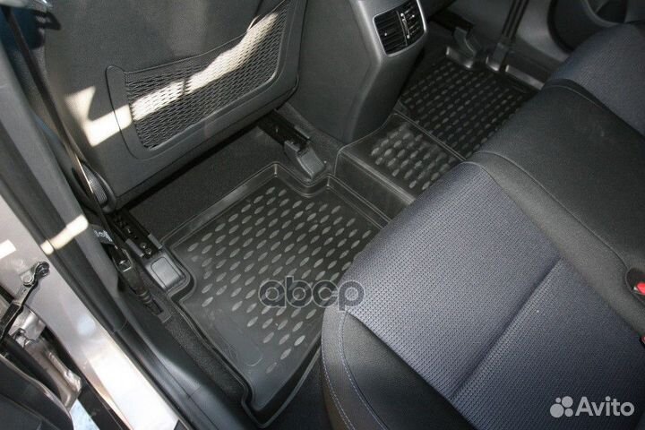 Комплект резиновых автомобильных ковриков 3D в