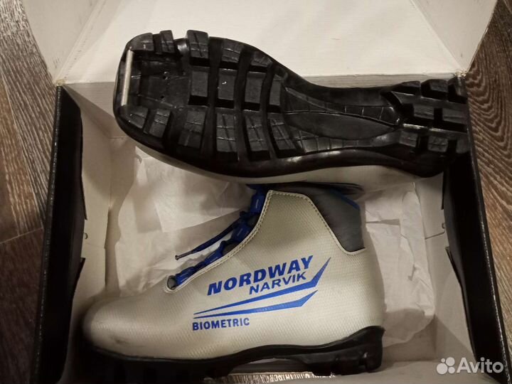 Лыжные ботинки