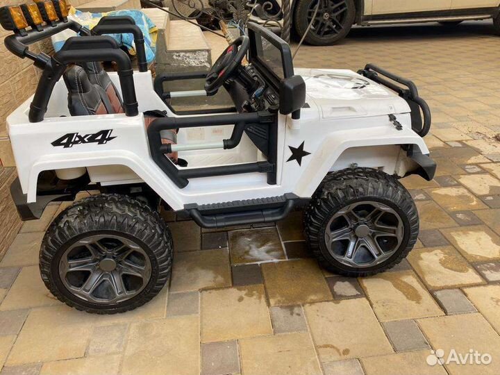 Детский электромобиль Jeep Wrangler с пультом
