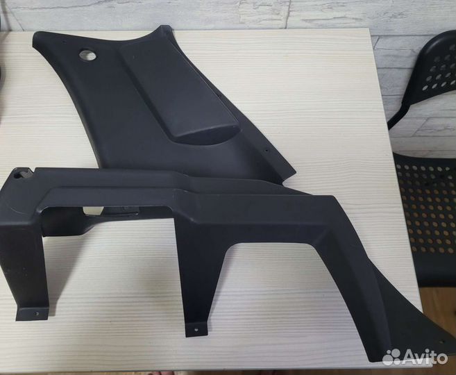 Полкодержатель правый Нива 21213, новый