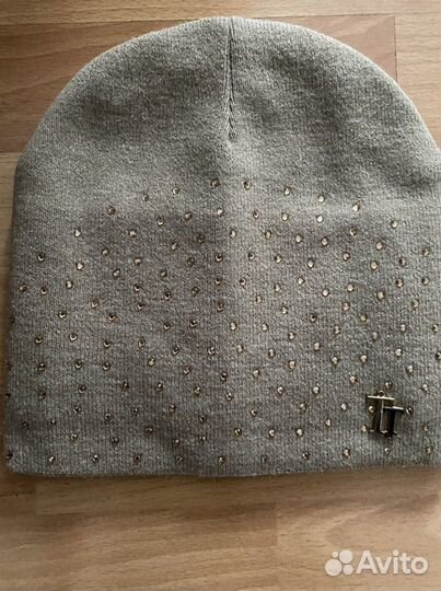 Зимняя женская шапка