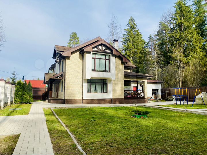 Дом 200 м² на участке 12 сот.