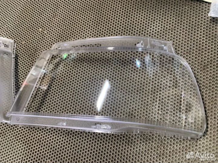 Стекло фары Dodge Ram V 2018-2023