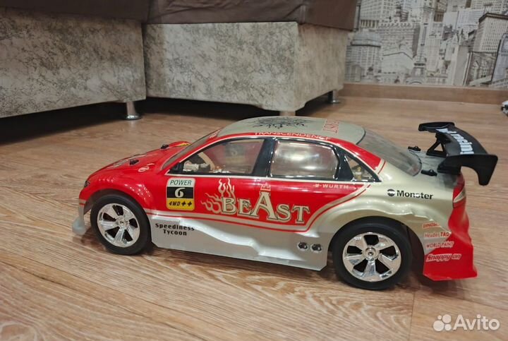 Машинка на пульте управления