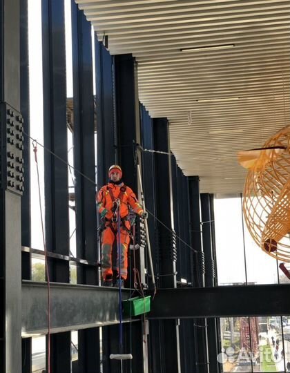 Промышленные альпинисты мойка окон и фасадов