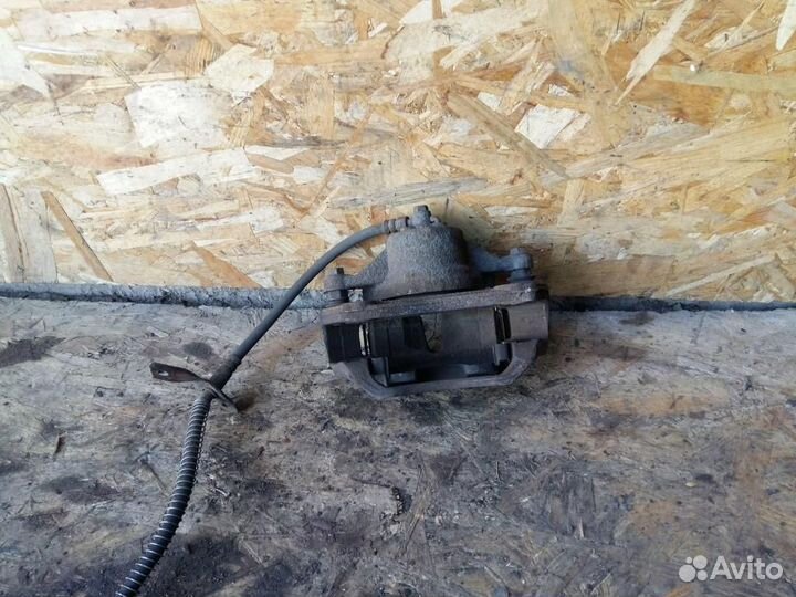 Суппорт передний правый Hyundai i30 2007-2012