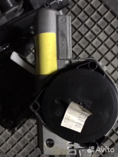 Ремень безопасности Mercedes w204