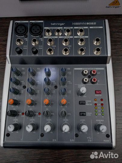 Микшерный пульт Behringer xenyx 802s