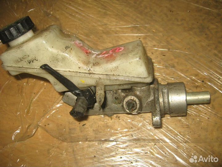 Главный тормозной цилиндр toyota AZT250, AZT251 Av