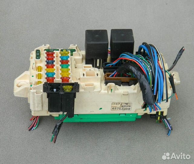 Блок предохранителей и комфорта Galant 8 4G64