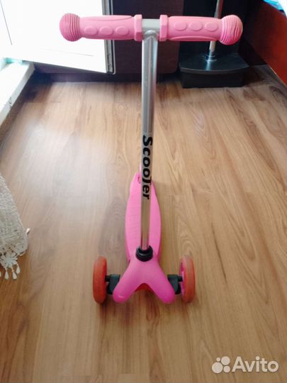 Самокат трехколесный