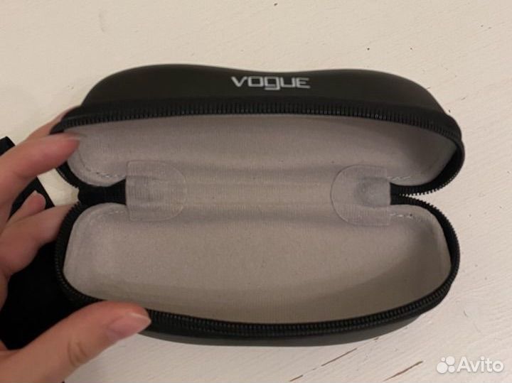 Чехол для очков vogue