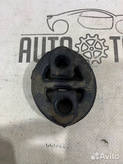 Крепление глушителя Toyota Rav4 A30 1azfe 2006