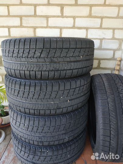 Bridgestone Blizzak VRX 215/50 R17