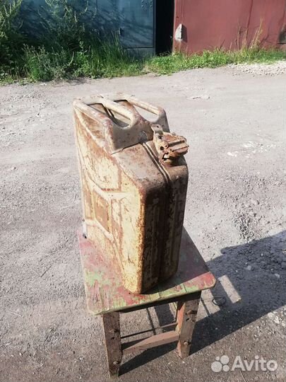 Канистра для бензина 20л