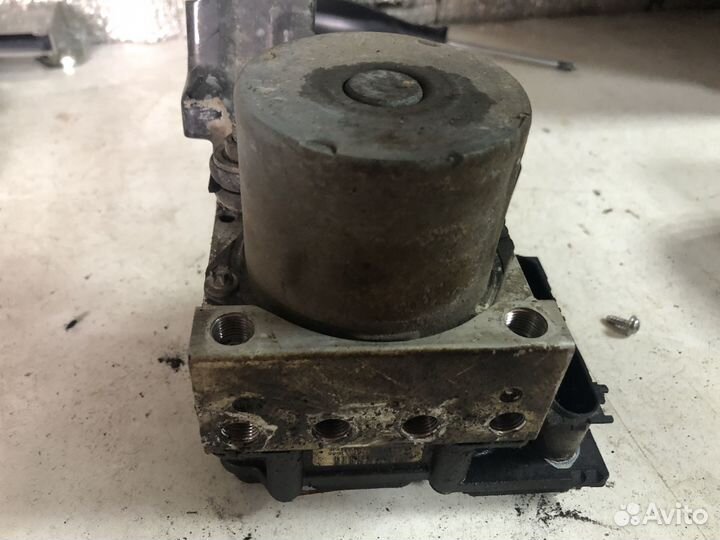 Блок абс Nissan Tiida 1