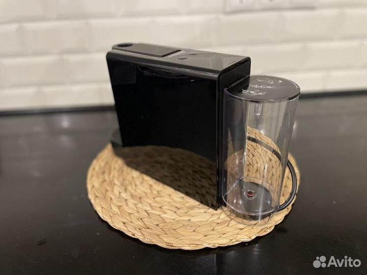 Капсульная кофемашина Nespresso C30 Piano Black