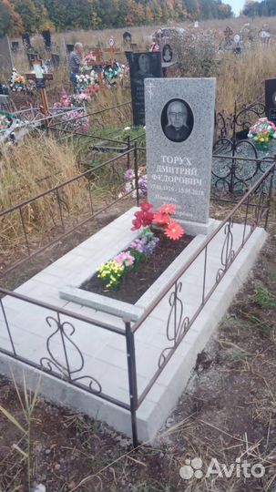 Памятники из серого гранита