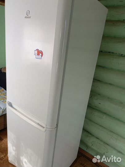 Холодильник indesit