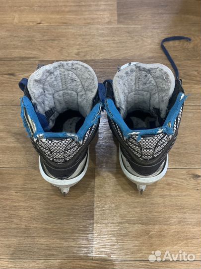 Хоккейные коньки вратаря