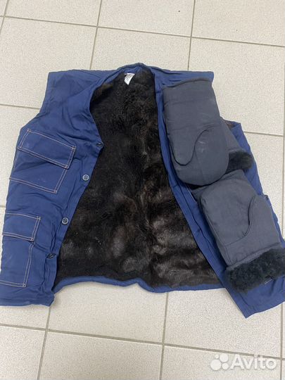 Желет и варежки меховые