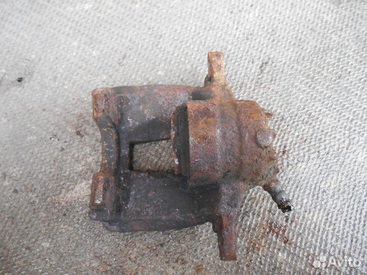 Передний правый суппорт Peugeot 307 Пежо 307