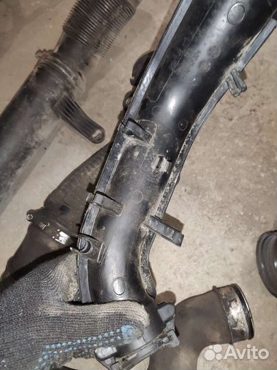 Патрубок интеркулера Volkswagen Passat B6 1,8